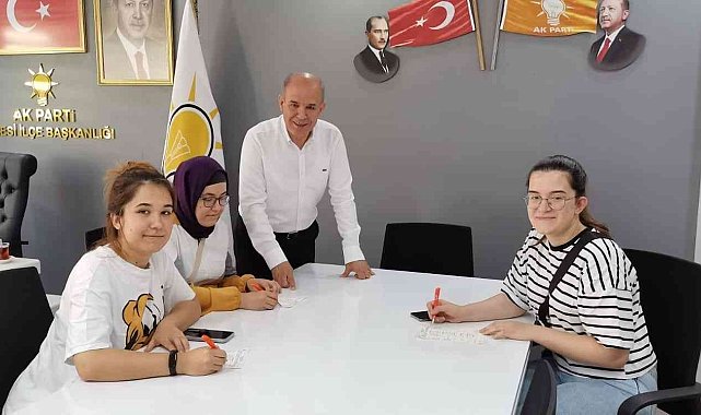 Balıkesir'de üçüz kardeşler AK Partiye üye oldu