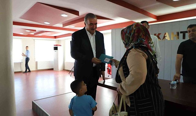 Başkan Turanlı: "Sosyal yardım kartı dağıtmaya devam ediyoruz"