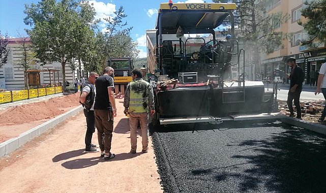 Bayburt'ta eski yol ve kaldırımlar yenileniyor