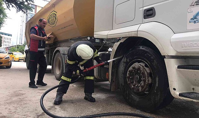 Bilecik'te seyir halindeki kamyon alev aldı