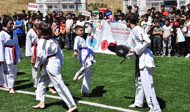 Bitlis'te yaz spor okulları açıldı