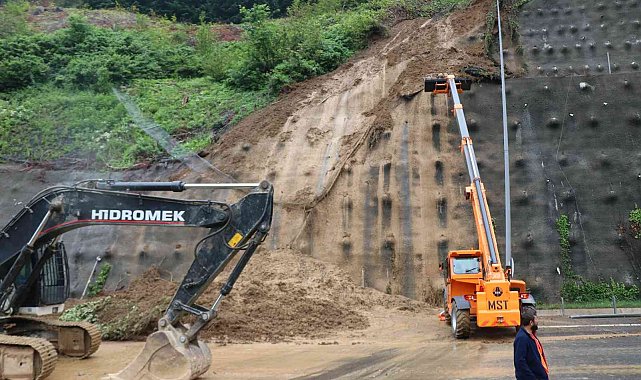 Bolu Dağı Tüneli'nde toprak kayması İstanbul yönünü kapattı