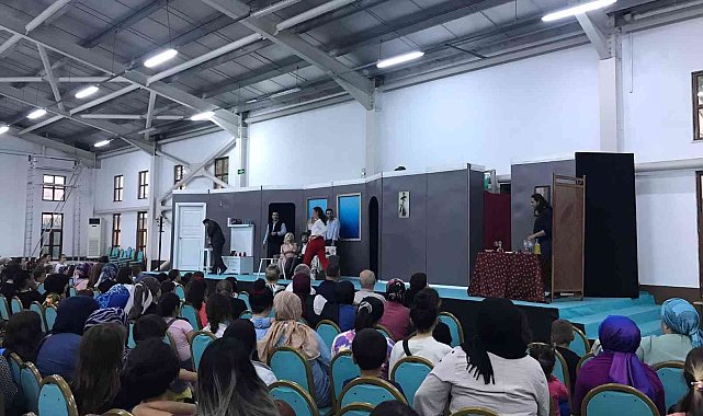BŞEÜ Tiyatro Bölümü öğrencileri Osmaneli'nde tiyatro oyunları sahneledi