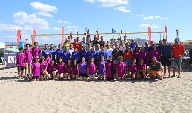 Burhaniye' de U20 Plaj Voleybolu Türkiye Şampiyonası tamamlandı