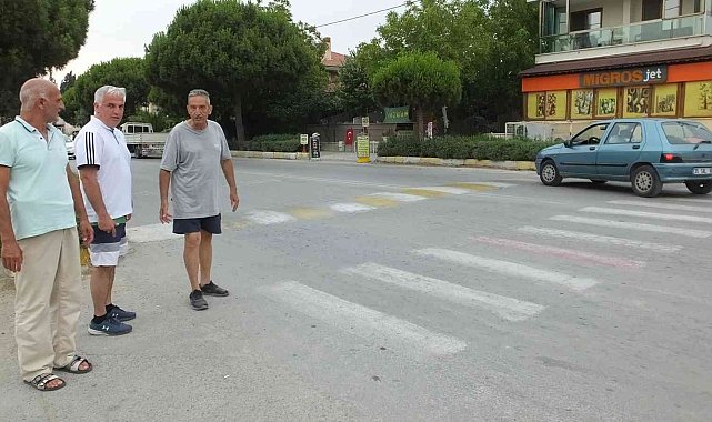Burhaniye'de şaka gibi yaya geçidi