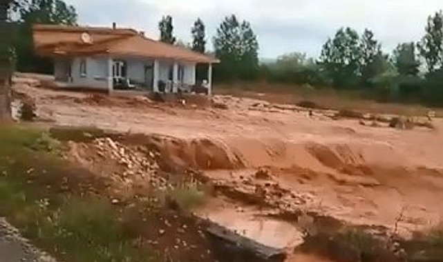 Çankırı'da sel paniği kamerada