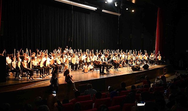 Çayırova'da kursiyerlerden türkü ziyafeti