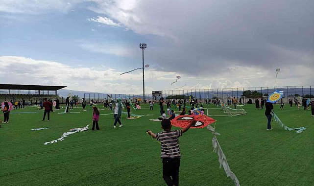 Çevre Haftası'nda uçurtmalar gökyüzünü süsledi