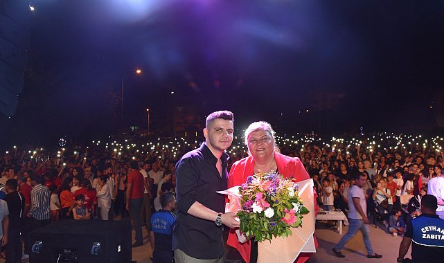 Ceyhan'da öğrenciler YKS öncesi konserle stres attı