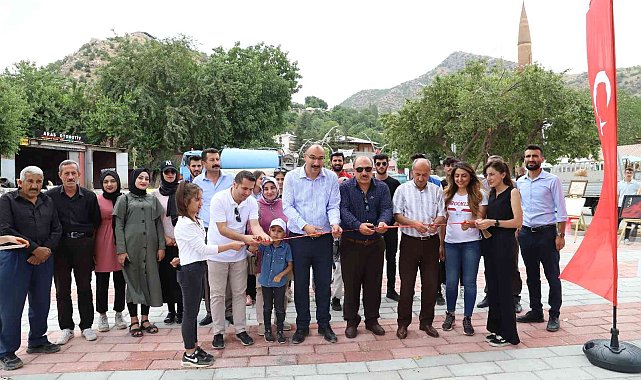 Çukurca Belediyesinin yaptırdığı 'Kent Meydanı' hizmete açıldı