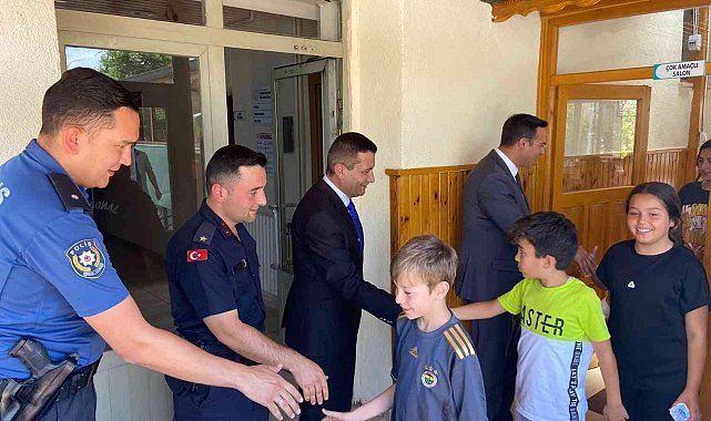 Dereceye giren öğrencilerle bir araya geldi
