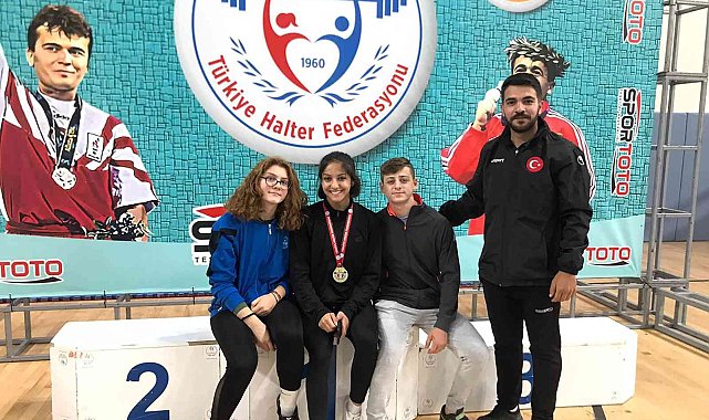 Döşemealtı'nın "demir leydisi" Türkiye Şampiyonu oldu
