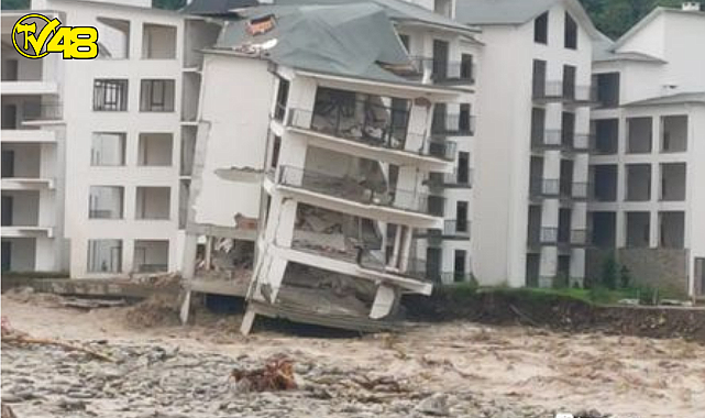 Düzce'de Bir Bina Sel Sebebiyle Çöktü