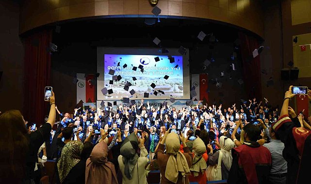 Düzce Üniversitesi'nde mezuniyet gururu yaşandı