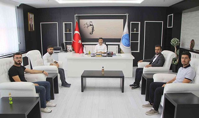 Enderun topluluğu öğrencileri, Rektör Karacoşkun'la bir araya geldi