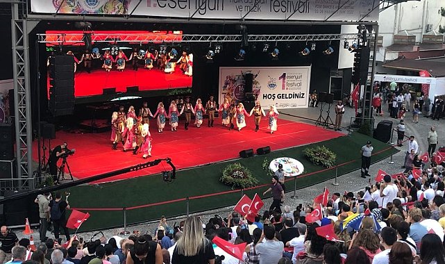 Esenyurt'ta Halk Dansları ve Müzik Festivali son buldu