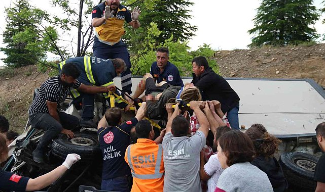 Eskişehir'de karavanla otomobil çarpıştı: 2'si Fransız 5 yaralı