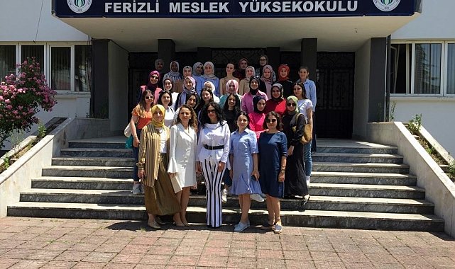 Ferizli MYO'da öğrenciler modanın usta ismiyle buluştu
