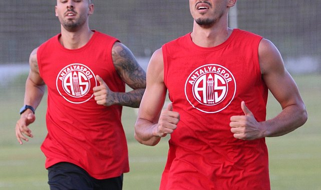 FT Antalyaspor'da Ömer Toprak ilk antrenmanına çıktı