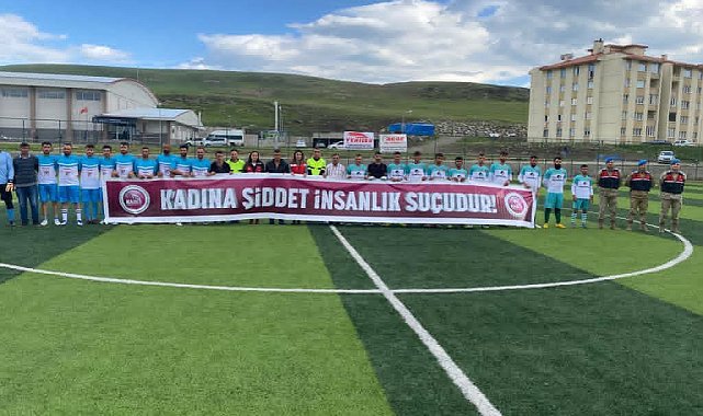 Futbol müsabakasında, Jandarmadan 'Kadına Şiddete Hayır' pankartı