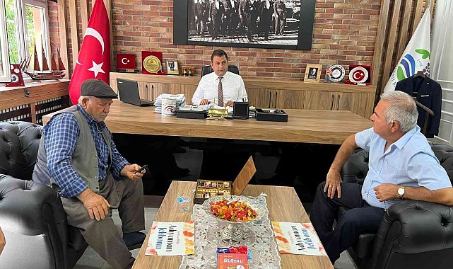 Gölbaşı'nda belediyeyi ziyaret edenlere 'jelibon' ikramı