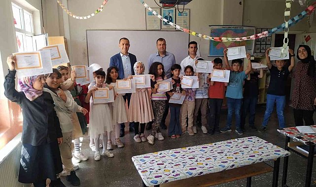 Güroymak'ta 2 bin 397 öğrenci karne heyecanı yaşadı