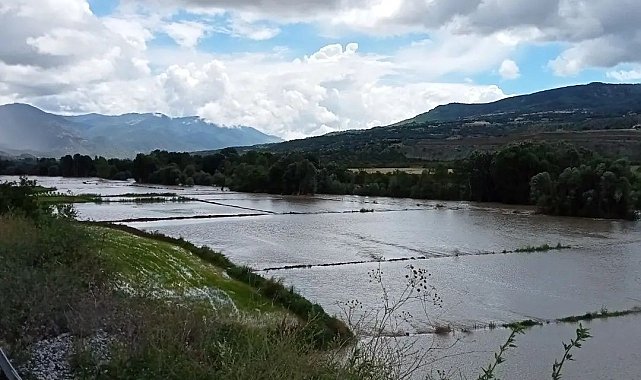 Hanönü'de ekili alanlar sular altında kaldı