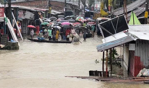 Hindistan ve Bangladeş'te muson yağmurları hayatı felç etti: 34 ölü