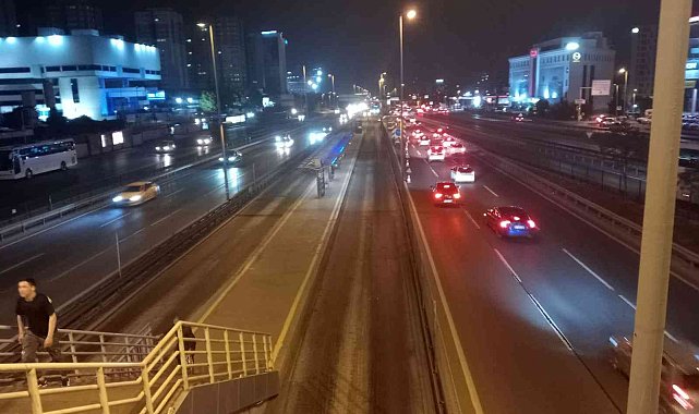 İBB'nin metrobüs hattındaki "Beyaz Yol" çalışması başladı