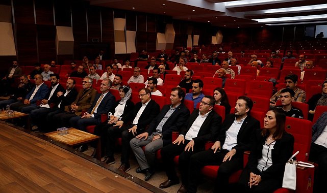 İnegöl'de 'Ekonomi ve Dış Politikada Neler Oluyor' semineri