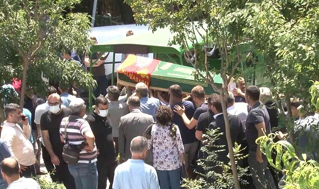 İtalya'daki helikopter kazasında hayatını kaybeden Altuğ Erbil toprağa verildi