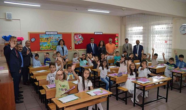 Karabük'te 36 bin 818 öğrenci karne heyecanı yaşadı