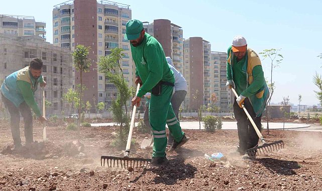 Karaköprü'de yeni yeşil alanların yapımı sürüyor
