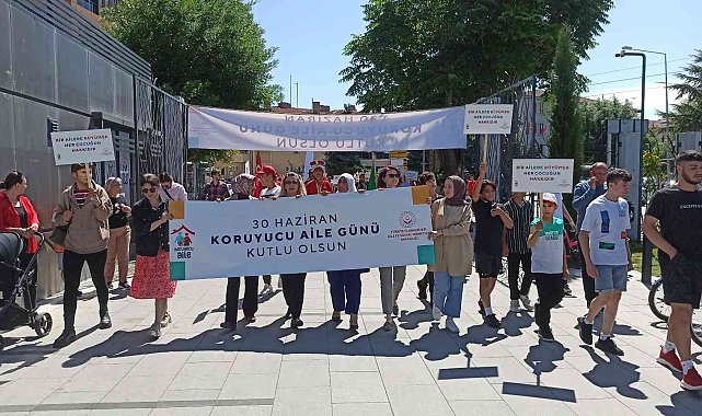 Koruyucu Aile Günü Eskişehir'de mehter eşliğinde kutlandı