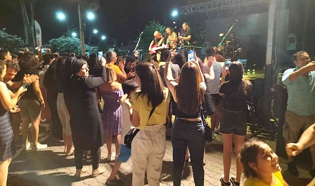 Köyceğiz'de Necati ve Saykolar'dan unutulmaz bir konser