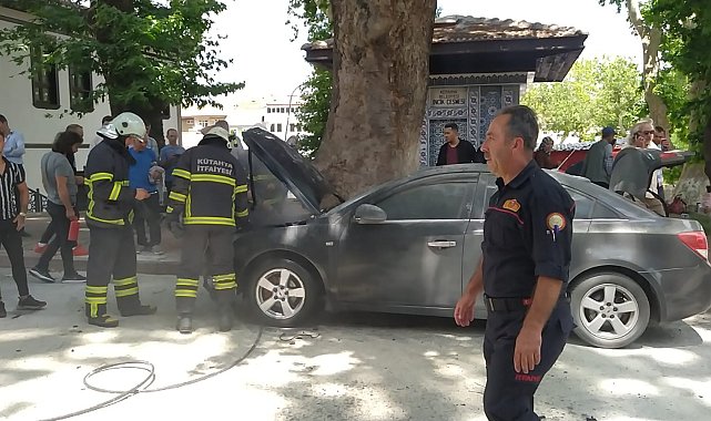Kütahya'da park halindeki araçta yangın