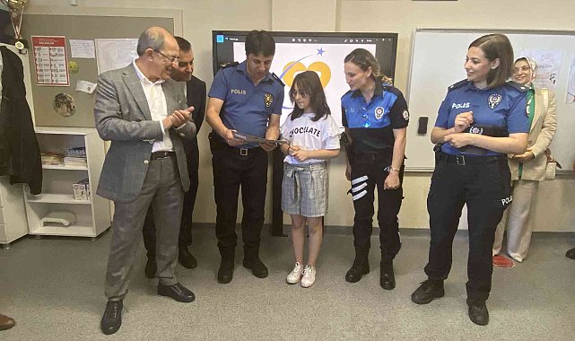 Maltepe'de polislerden şehit çocuklarına karne sürprizi