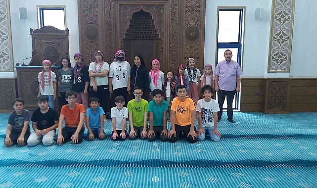 Manyas'ta camiler çocuk sesleriyle şenlendi