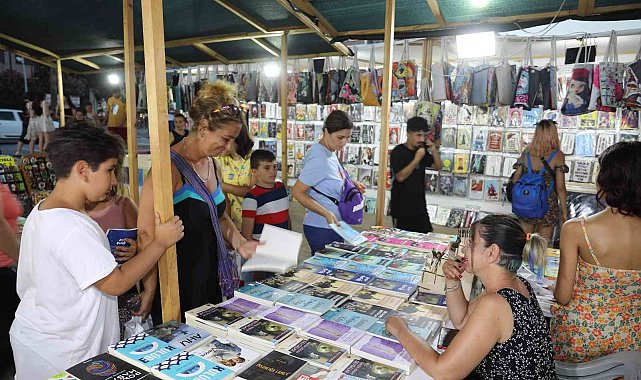Marmaris'te kitap günleri sürüyor