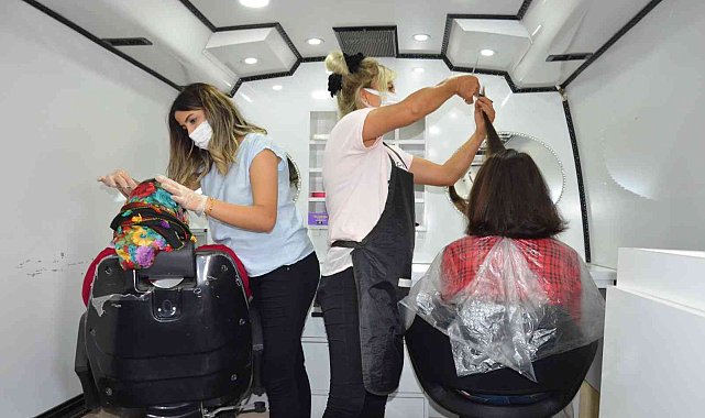 Mersin'de ücretsiz mobil kuaför hizmeti sürüyor