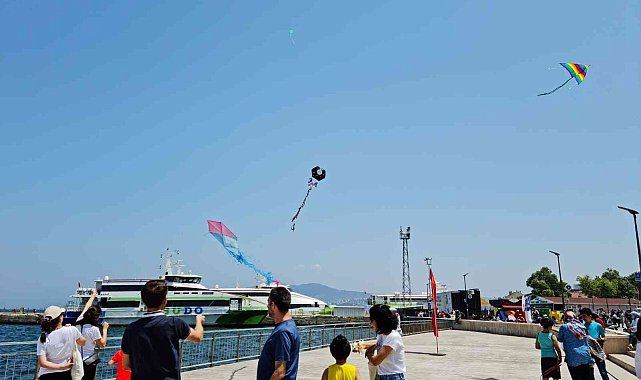 Mudanya semalarında atıklar uçtu