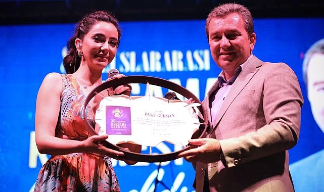 Öykü Gürman Bergama'yı coşturdu