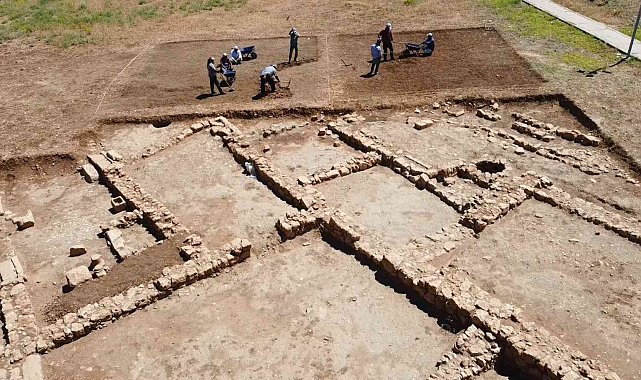 Perre Antik Kenti'ndeki 'sonsuzluk merdiveni'nin sonu merak ediliyor
