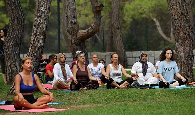 "Barışa evet" sloganıyla yoga yaptılar