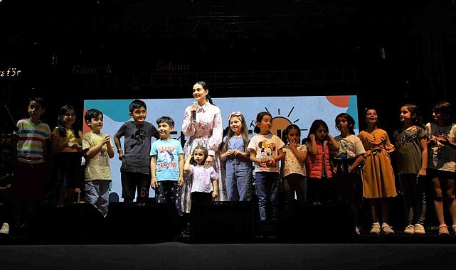 "Samsak Döveci" şarkısını bu kez çocuklar seslendirdi