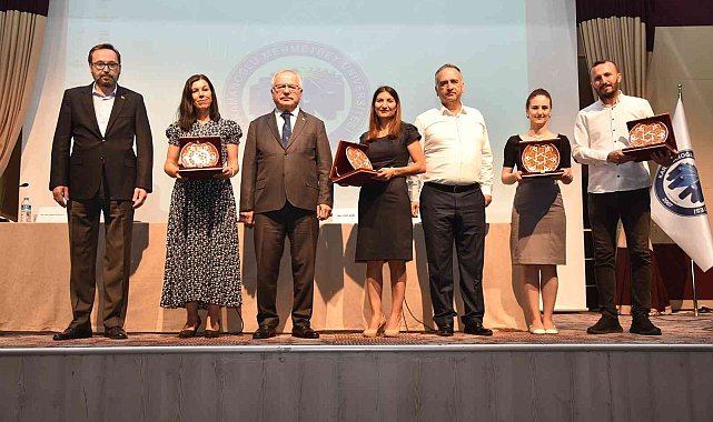 Rektör Ak: "Kadın eli değen her yer mükemmelleşir"