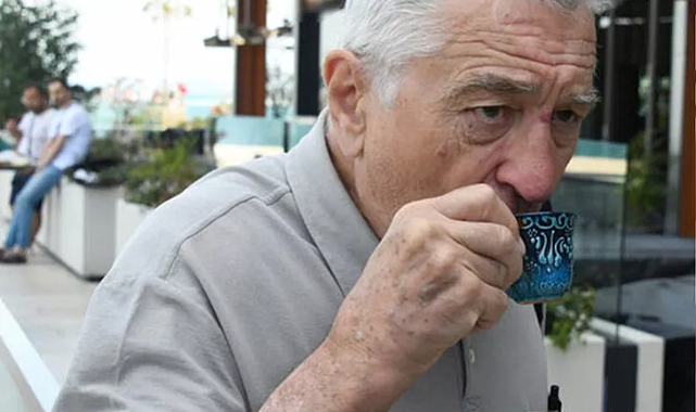 Robert De Niro'nun Türk yemeği yiyip lokum aldı
