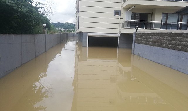 Sakarya Büyükşehir ekipleri Bartın'da selin izlerini siliyor