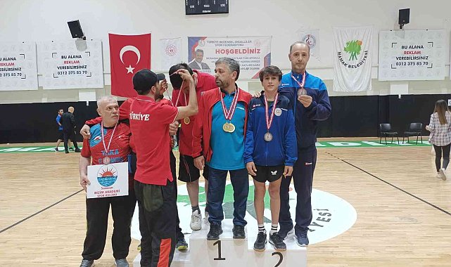 Sivas'a 3 madalya ile döndü