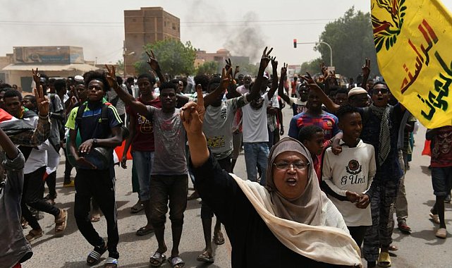 Sudan'da askeri yönetim karşıtı gösterilerde 6 kişi öldü